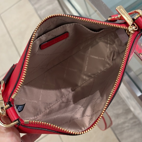 MICHAEL KORS JET SET TRAVEL SMALL SHOULDER CROSSBODY WITH TECH ATTCH AIRPOD MK - Picture 8 of 16